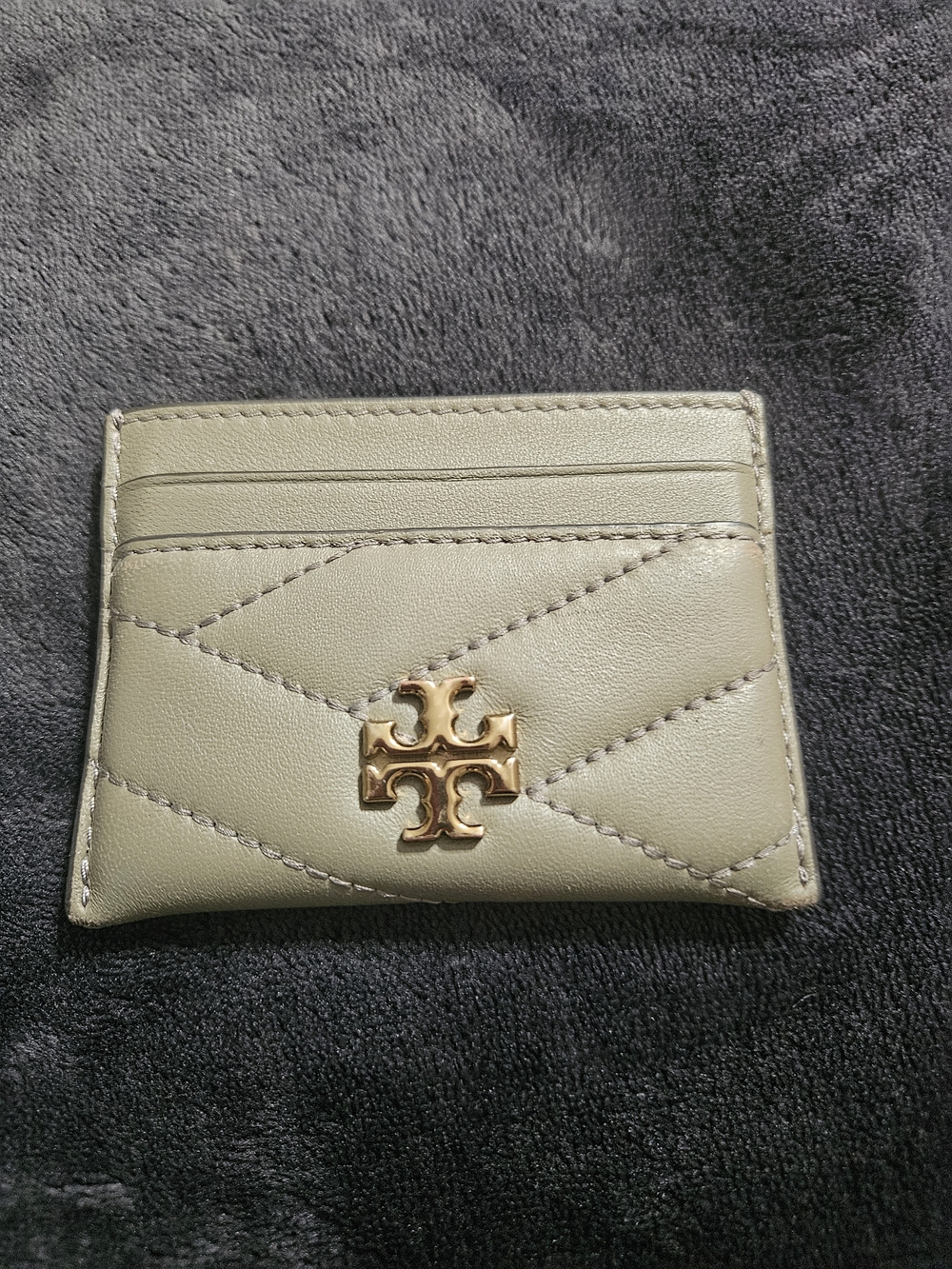 Tory Burch Quilted Leather Card Case in Grey with Gold Logo - Picture 1 of 4